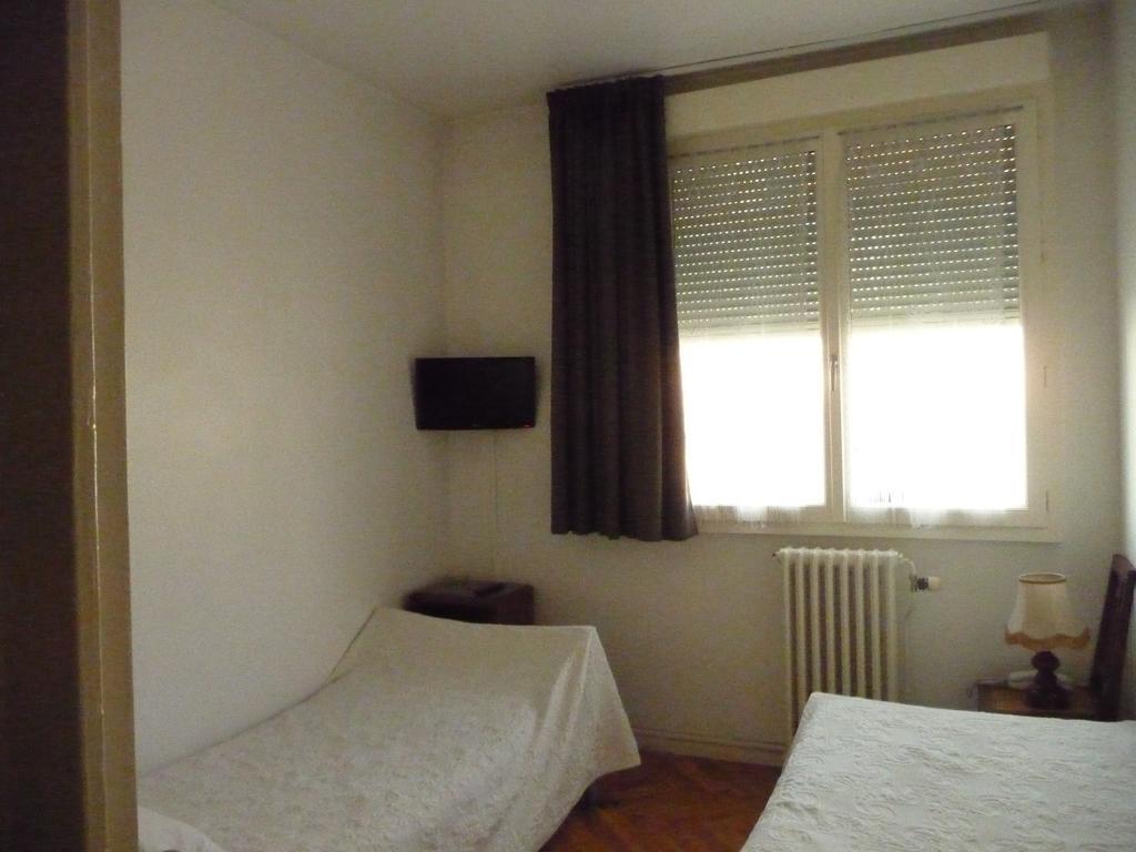 Hotel De La Gare ペリグー 部屋 写真