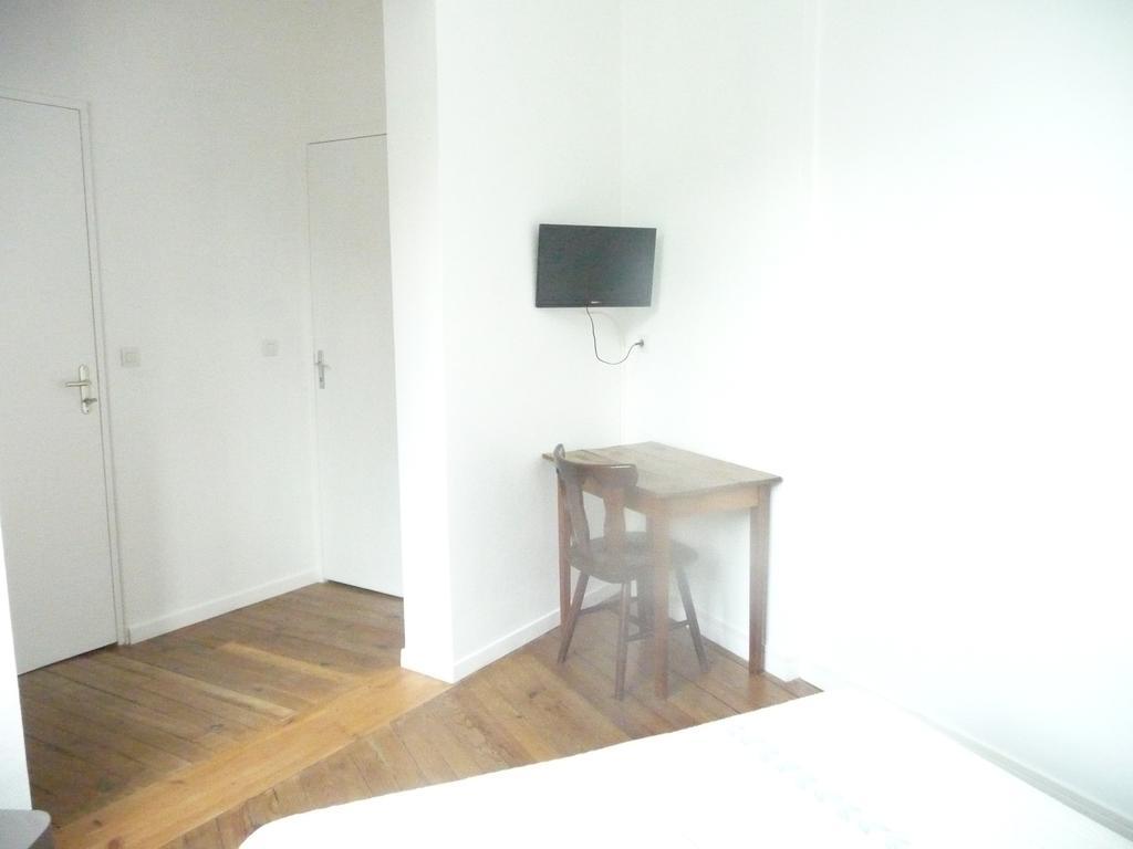 Hotel De La Gare ペリグー 部屋 写真