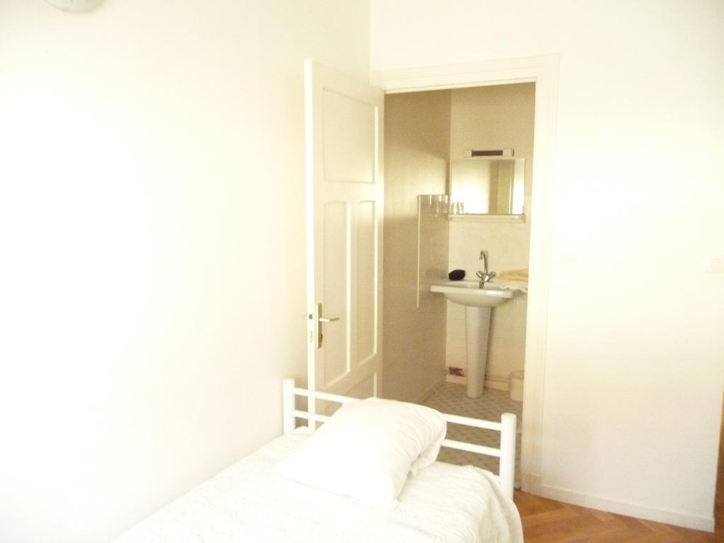 Hotel De La Gare ペリグー 部屋 写真